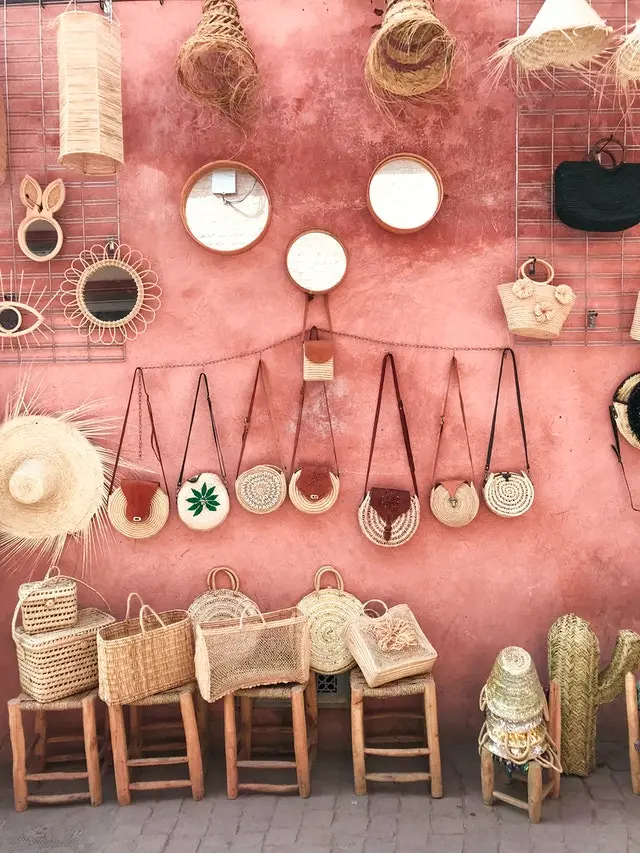 Handicrafts & Decoratives category image
